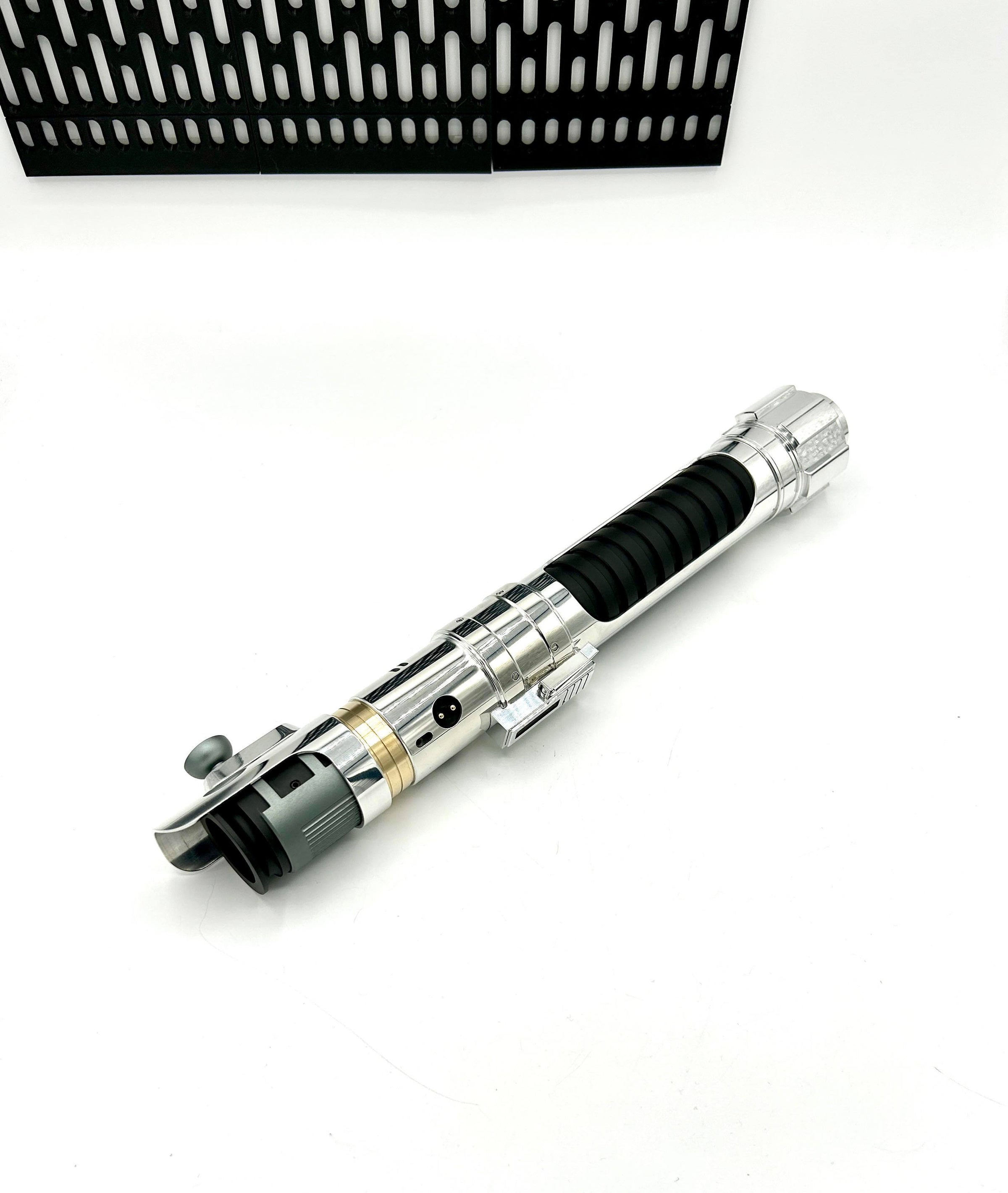 Star Wars Qui-Gon Jinn Lightsaber Replica Force FX Dueling Rechargeable SNV4