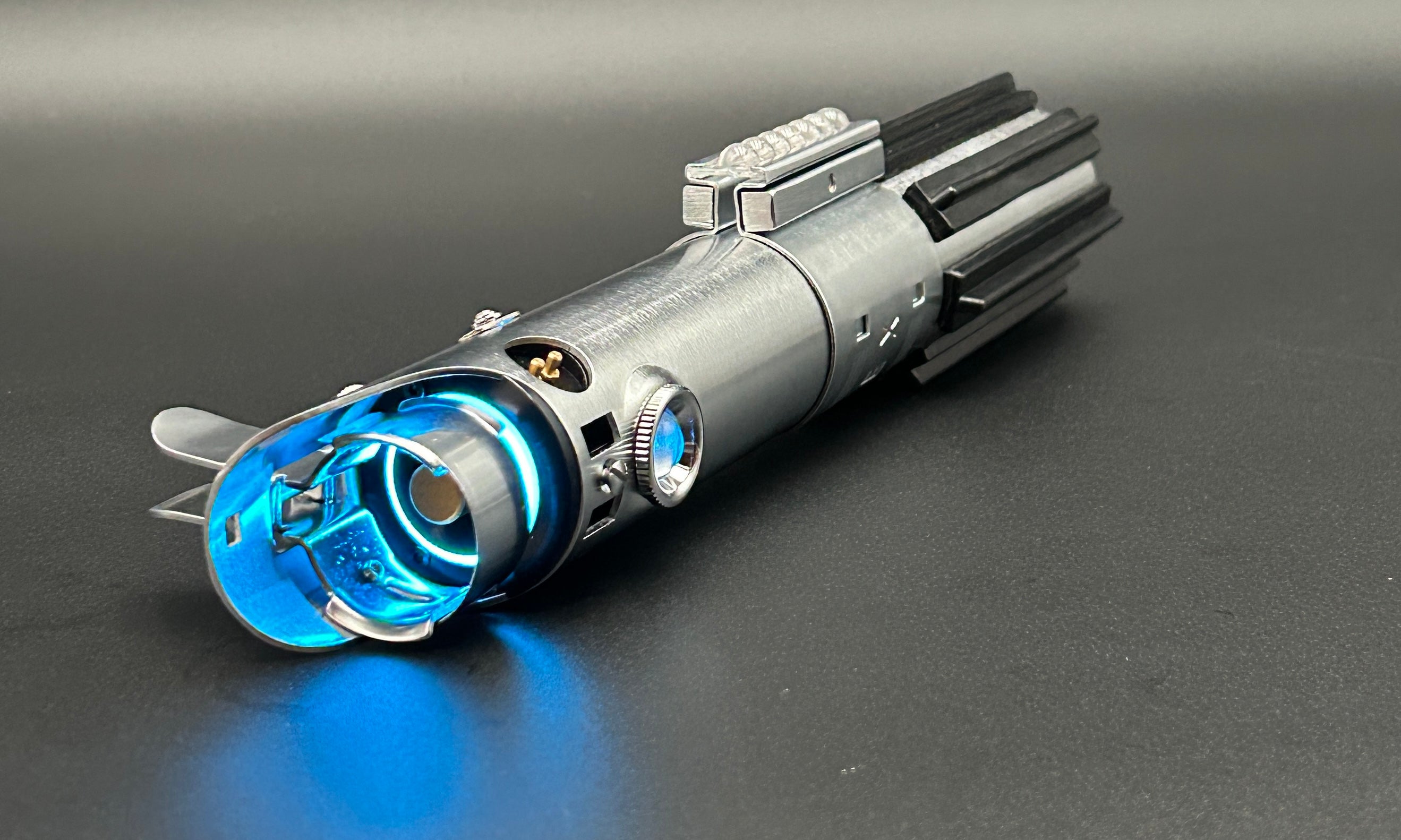 カスタムライトセーバー　GRAFLEX ANH　ネオピクセル　Proffie 89Sabers Graflex ANH *Proffie Installed* – Saberbay